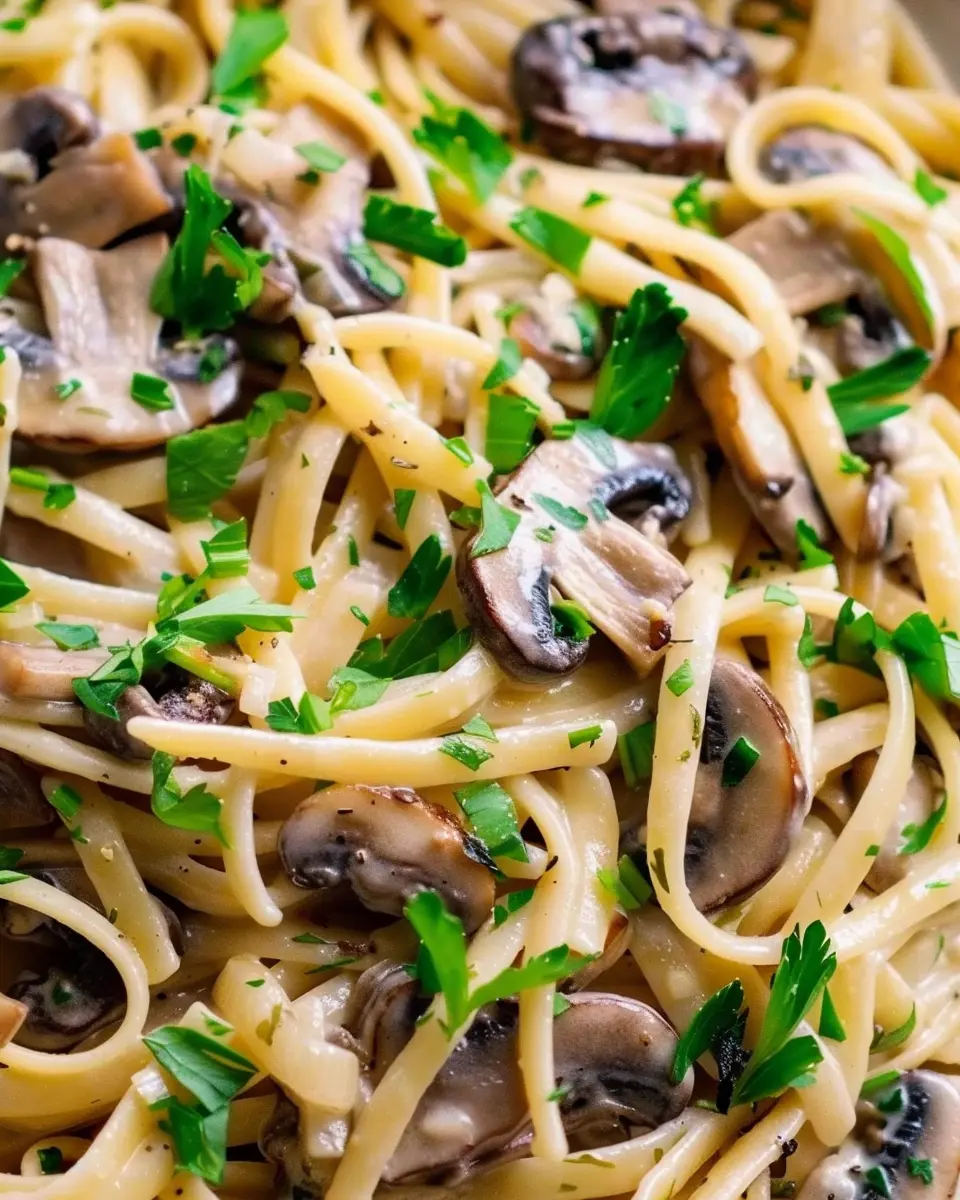 Garlic Mushroom Pasta: Easy Comfort Food with Turkey Bacon Delight